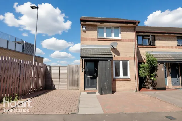 Torbitt Way, Newbury Park, IG2, photo 1