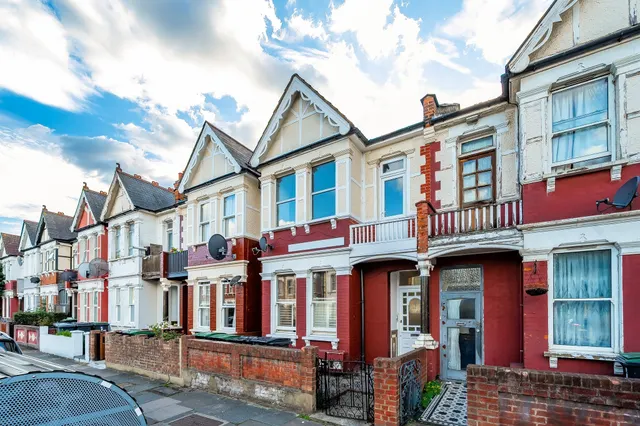 Mount Pleasant Road, London, photo 1