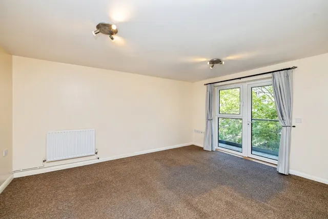 Photo 3 — Bloomsbury House, 7 Chillington Drive, London, SW11