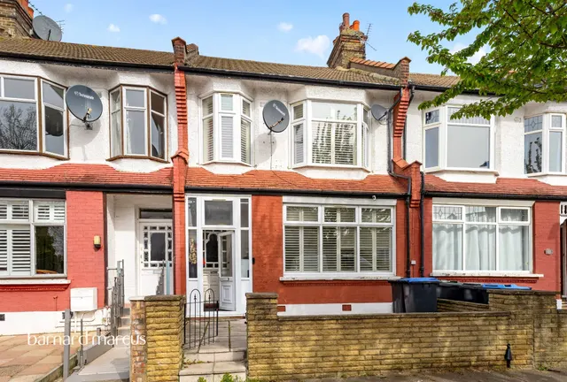 Chimes Avenue, London, photo 1