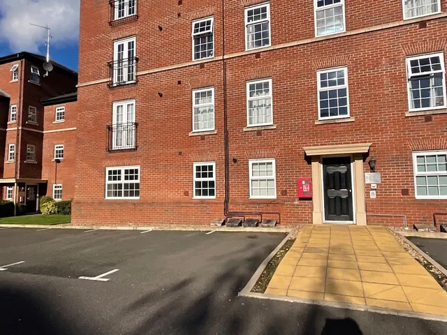 Crooked Bridge Court St. Georges Parkway, Stafford, ST16, photo 1