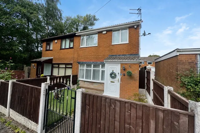 Pickford Walk, Royton, OL2, photo 1