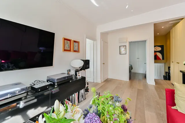 Photo 3 — Flat 3, 158-160 Kennington Park Road, London