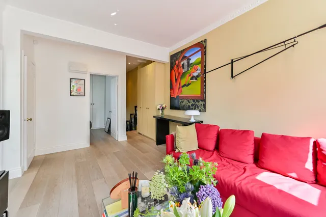 Photo 2 — Flat 3, 158-160 Kennington Park Road, London