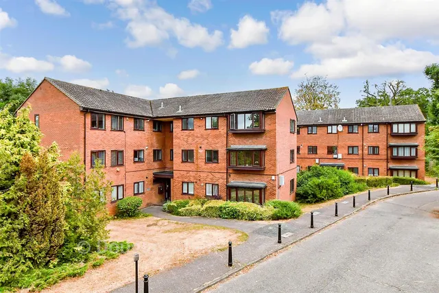 Church Road, Buckhurst Hill, IG9, photo 1