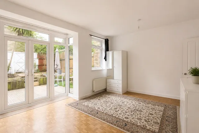 Chartfield Avenue, London, SW15, photo 2