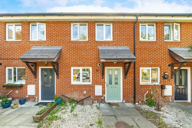 Garratt Lane, SW18, photo 1
