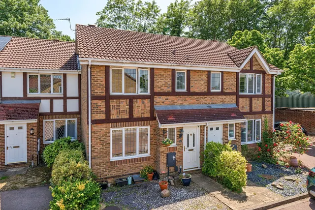 Danesfield Close, Walton-On-Thames, KT12, photo 1