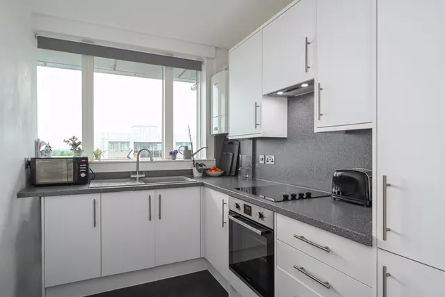 Photo 3 — Wellington Close, Walton-On-Thames KT12 1BB