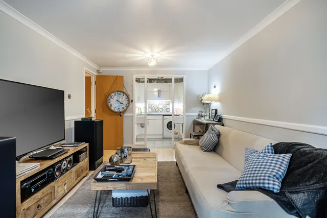 73 Brompton Park Crescent, London, photo 1