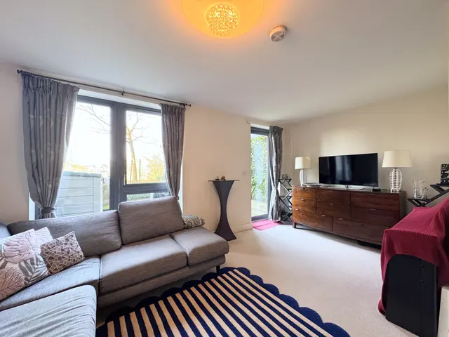 Nobel Close, Theodor Court, NW9, photo 1