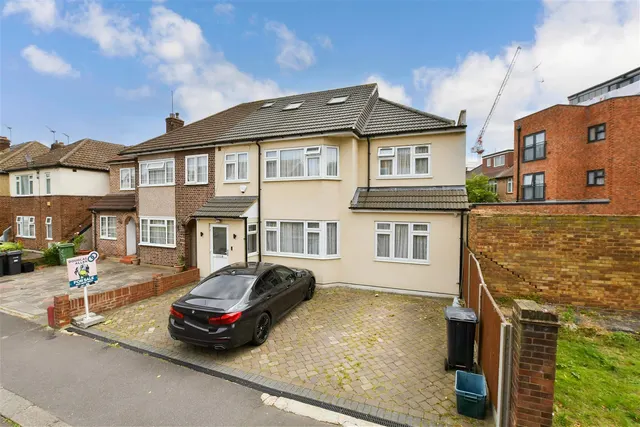 Chadwell Avenue, Romford, RM6, photo 1