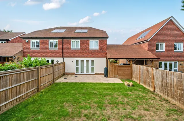 Halstead, Sevenoaks, photo 1
