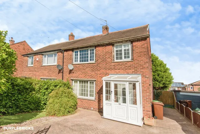 Long Crest, Pontefract, WF8, photo 2