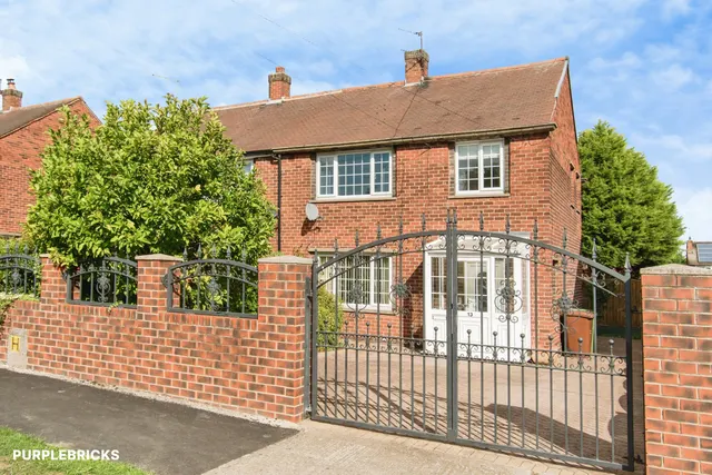 Long Crest, Pontefract, WF8, photo 1