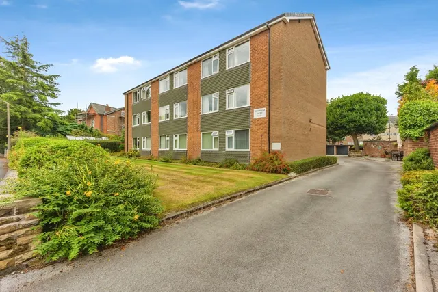 Oakfield, Sale, Greater Manchester, M33, photo 1