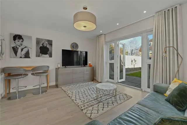 Old Halliford Place, Shepperton, TW17, photo 3