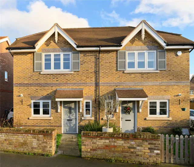 Old Halliford Place, Shepperton, TW17, photo 1