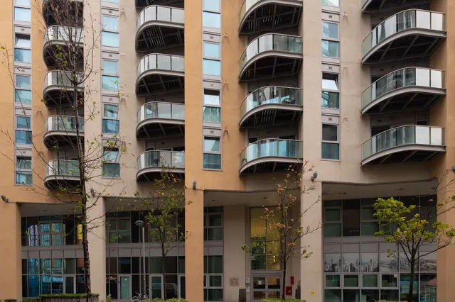95 Orbis Wharf, Bridges Court Road, London, photo 1