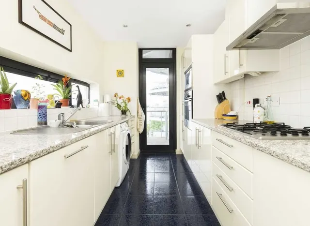 Westferry Road, Canary Wharf, E14, photo 3