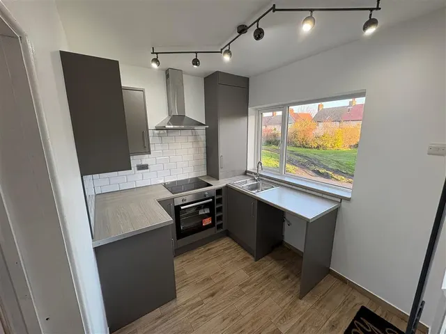 The Crescent, Woodlands, DN6, photo 2