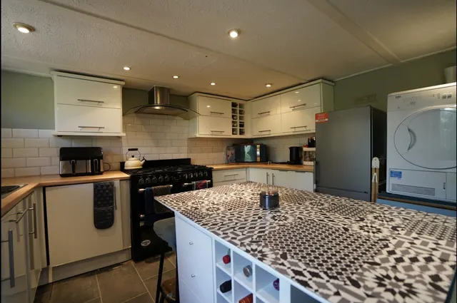 Thackley Old Road, Shipley, BD18, photo 2