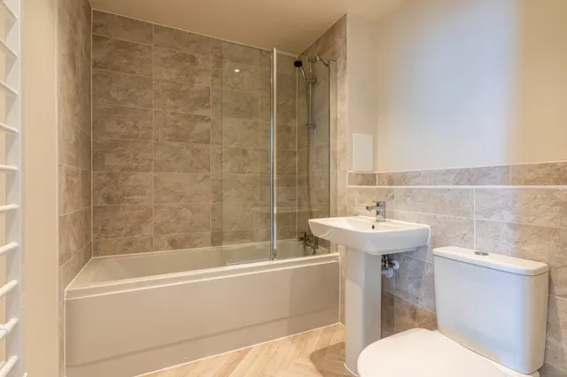 Henley Approach, Northfleet, DA11, photo 3