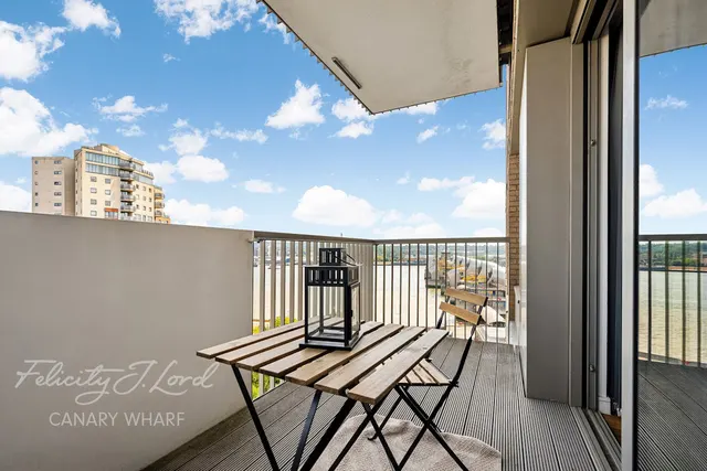 Booth Road, London, E16, photo 2