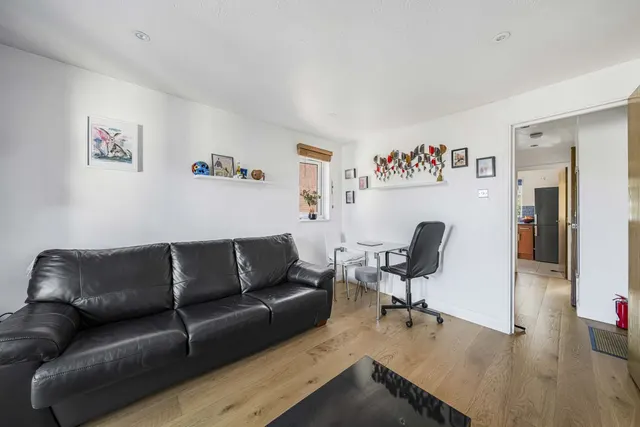 Oak Apple Court, SE12, photo 3