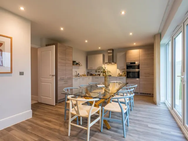 Bartons Road, Havant, PO9, photo 1