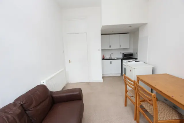 Allison Street, Furnished, G42, photo 3