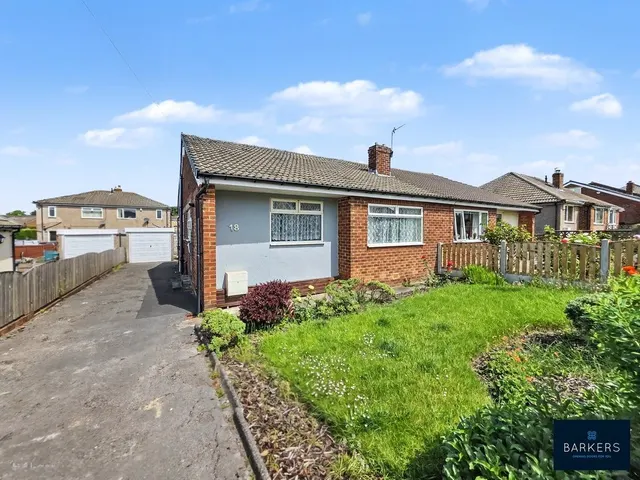 Woodlands Avenue Gomersal, Cleckheaton BD19 4SW, photo 1
