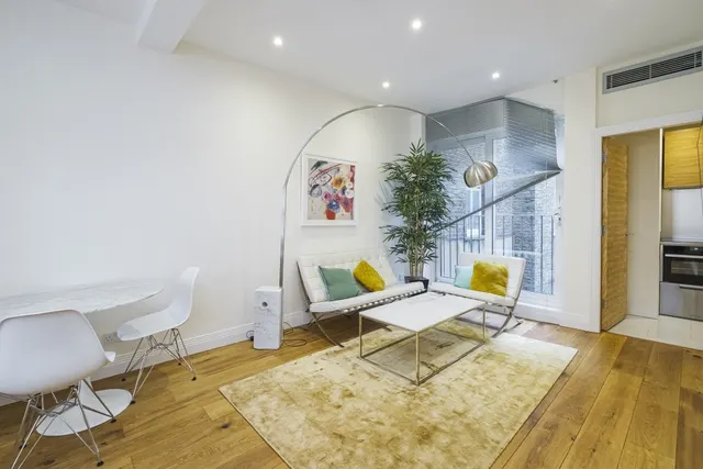 Photo 2 — 37 Eagle Street London WC1R