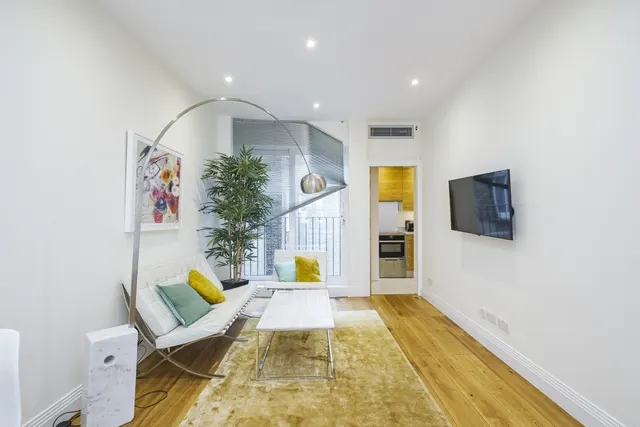 37 Eagle Street London WC1R, photo 1