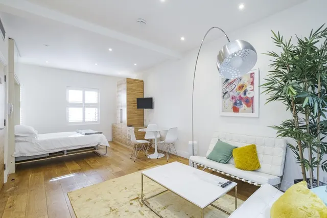Photo 3 — 37 Eagle Street London WC1R