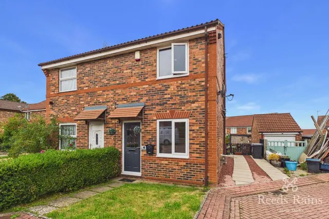 Dunlin Court, Leeds, West Yorkshire, LS10, photo 1
