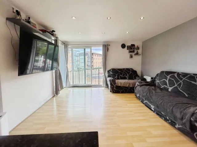 Blackburn Way, Hounslow , TW4, photo 1