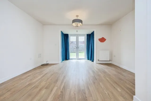 Photo 2 — Hovingham Drive, Great Denham, Bedford, Bedfordshire, MK40