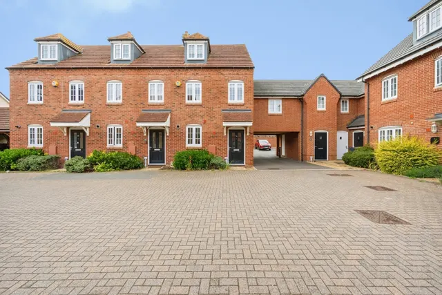 Hovingham Drive, Great Denham, Bedford, Bedfordshire, MK40, photo 1