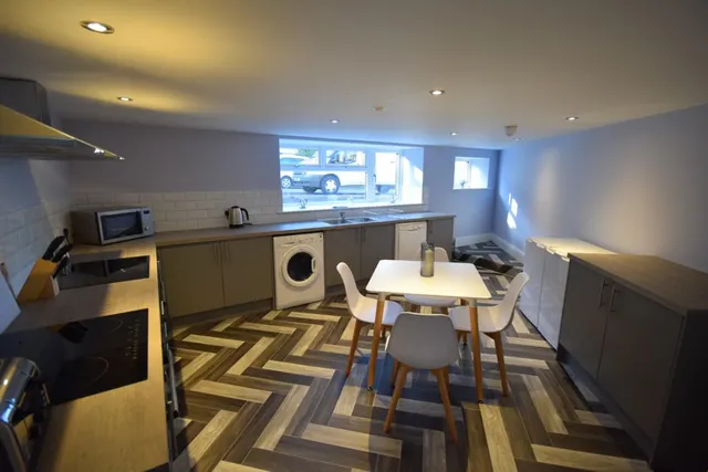 Bradford Road, Shipley, BD18, photo 3