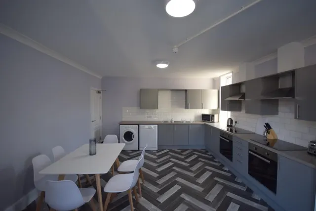 Bradford Road, Shipley, BD18, photo 2