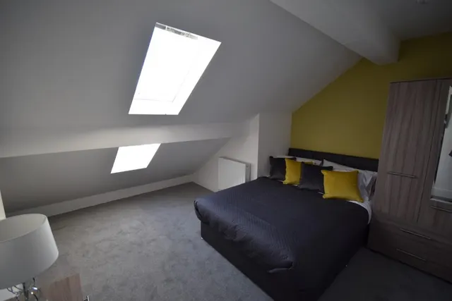 Bradford Road, Shipley, BD18, photo 1