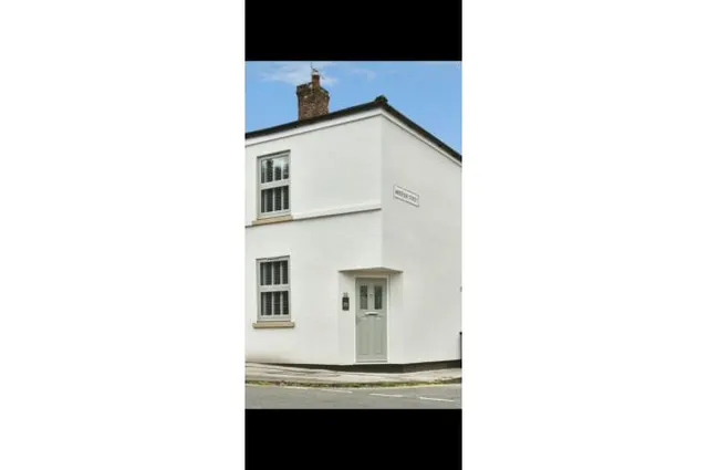 Chester Road, Macclesfield, photo 1