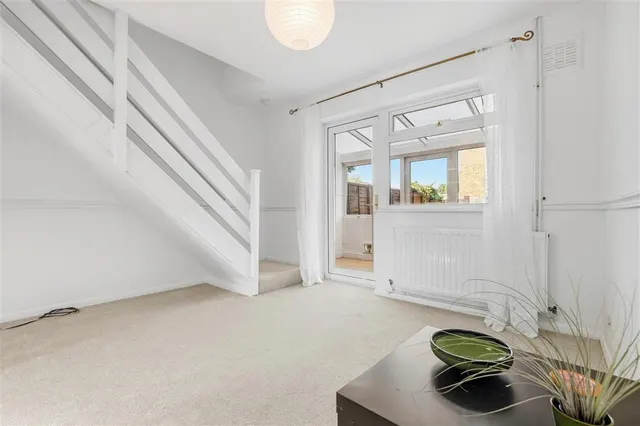 Ash Place, Stamford, PE9, photo 3