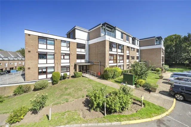 Photo 2 — Beechcroft Manor, Weybridge, Surrey, KT13