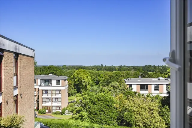 Beechcroft Manor, Weybridge, Surrey, KT13, photo 1