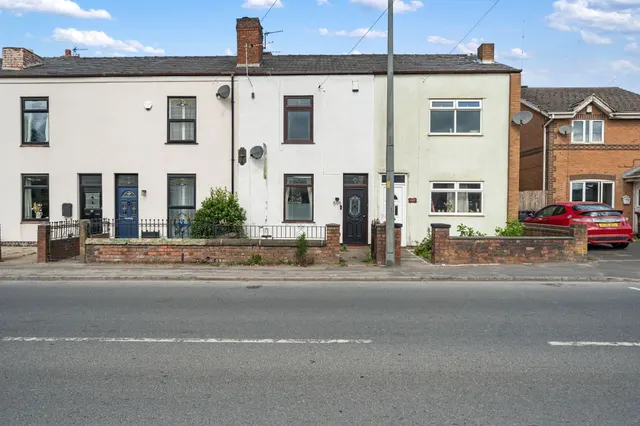 Bolton Road, Bamfurlong, Wigan, Wigan, WN2 5JZ, photo 1