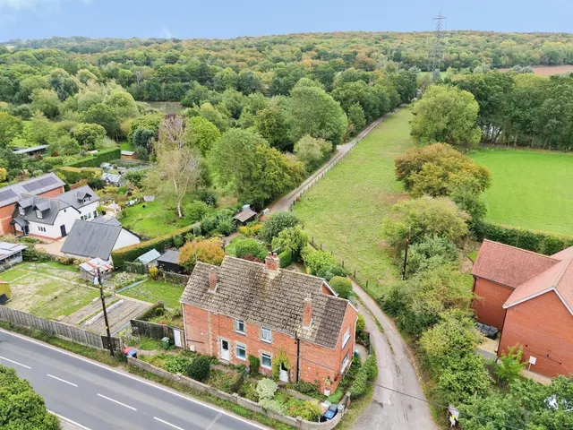 Colchester Road, White Colne, CO6, photo 1