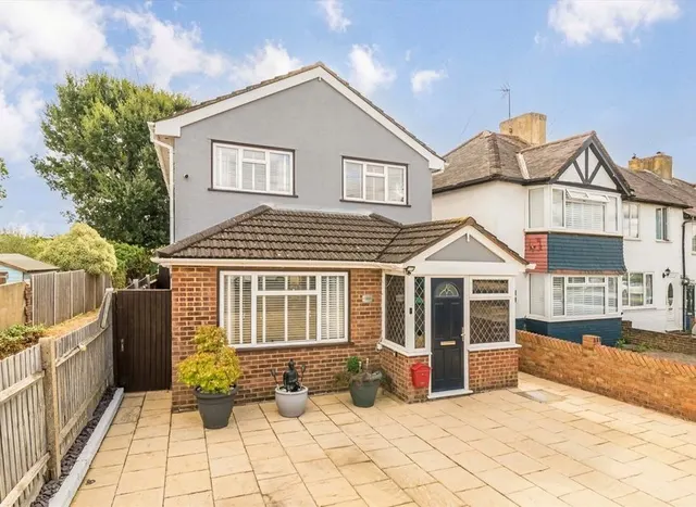 Gilders Road, Chessington, KT9, photo 1
