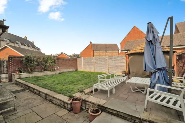 Photo 3 — Holloway Close, Amesbury, Salisbury